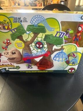 Hasbro Spidey and His Amazing Friends Tree Playset with Green, Blue, Red Accents